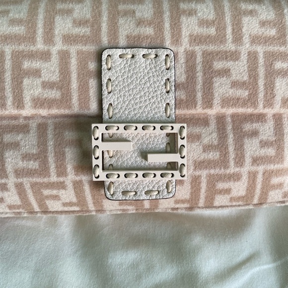 Fendi 1997 FF motif wool/ leather baguette in Beige/Camel; 11”x6.5”x2” NWT $2995 - Picture 9 of 12